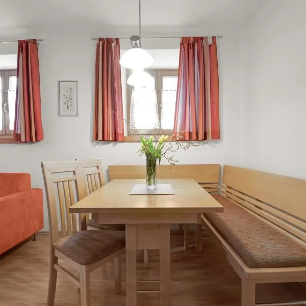Rafaser - Apartment Albina, hotel v destinaci Feldthurns