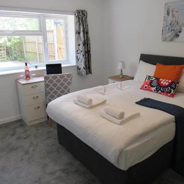 The Cambridge Suites - Tas Accommodations, hotel in Cambridge