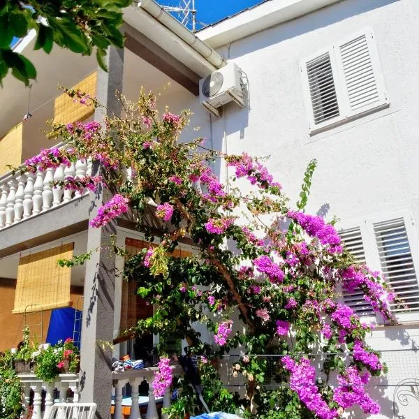 Apartment Daca, hotel vo Viry
