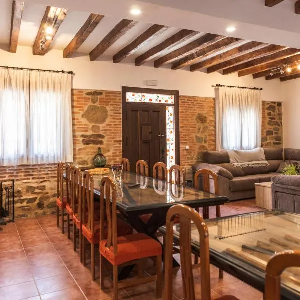 La Casa de los Dos Rubios, hotel in Nava de la Asunción