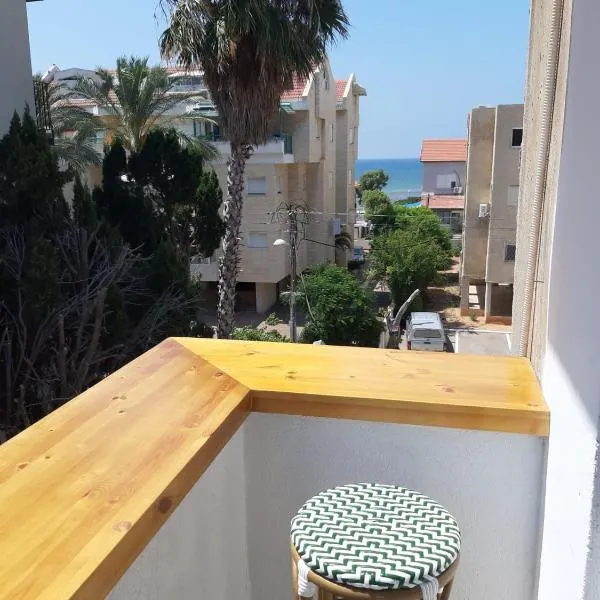 PORT CITY HAIFA - BAT GALIM 25 mtrs from the beach & Rambam, hotel v destinaci Bat Gallim