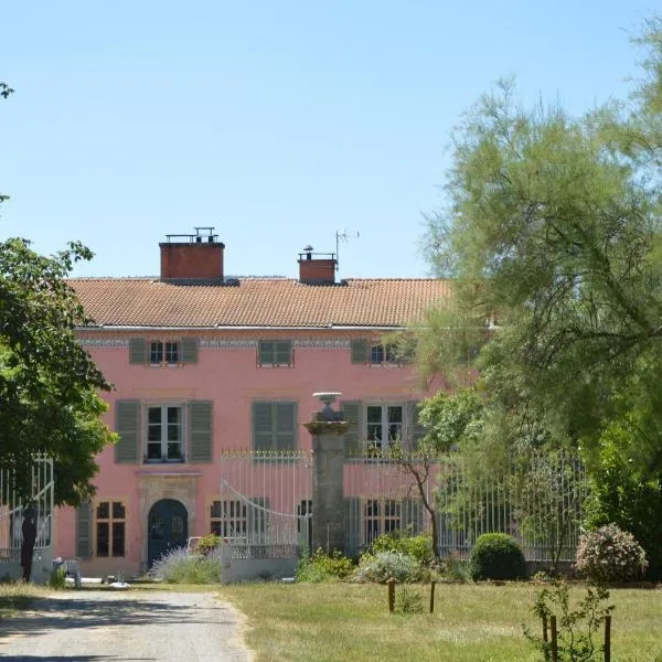 Domaine de Chalaniat, hotel in Saint-Georges-sur-Allier