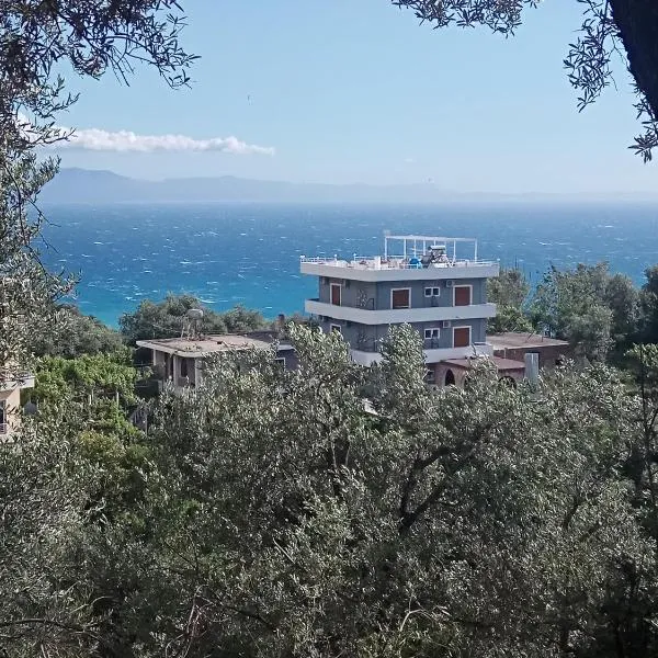 Adrian Agustin Rooms, hotel v destinaci Lukovë