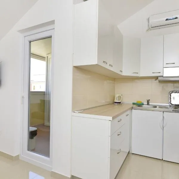 Apartments Amix, ξενοδοχείο σε Srima