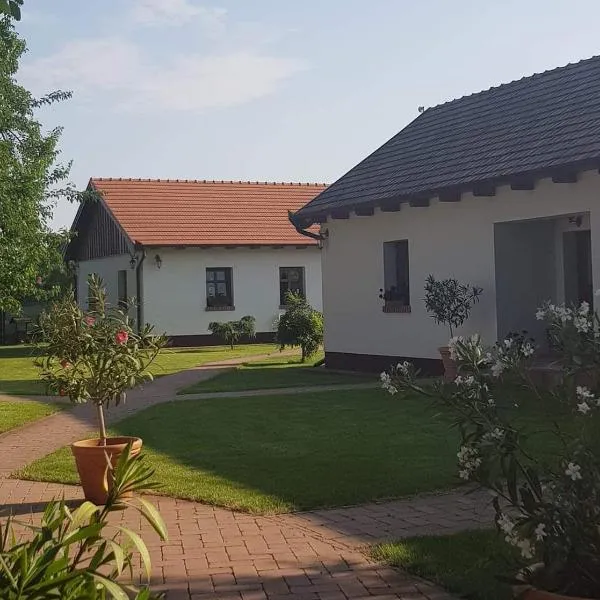 Tóth Vendégház és Apartmanház Újfehértó, hotel v destinaci Újfehértó