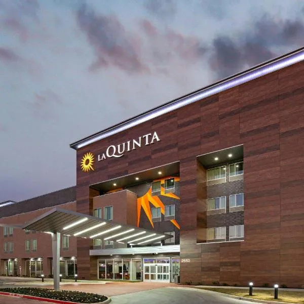 La Quinta Inn & Suites DFW West-Glade-Parks, hotel in Hurst