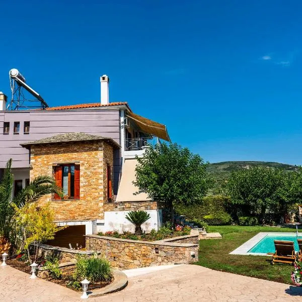 Chariklia's House with private pool, hotel in Káto Lekhónia