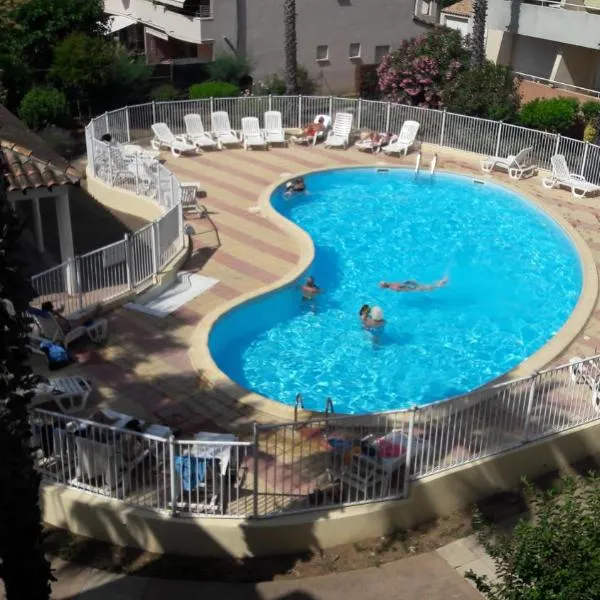 Résidence mayflower, hotel v destinaci Le Grau-du-Roi