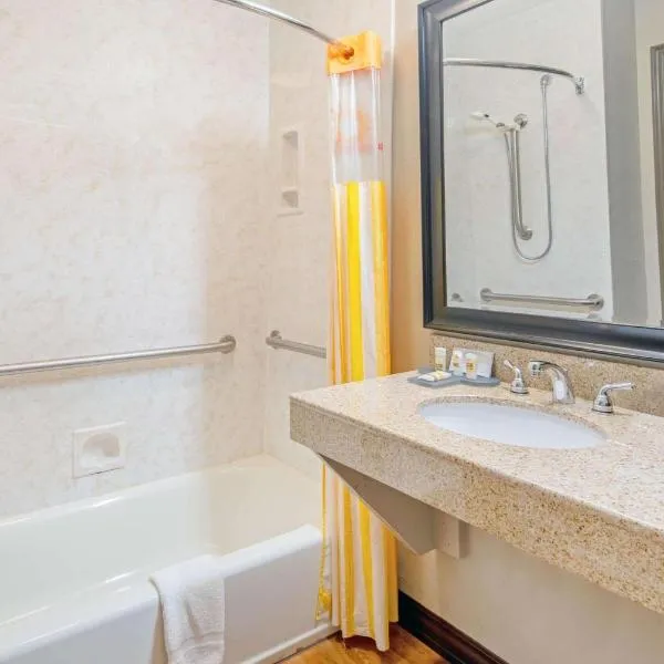 La Quinta by Wyndham Oklahoma City - Moore, hotel v destinaci Moore
