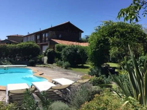 Loft Atypique, hotel v destinaci Villeneuve-de-Rivière