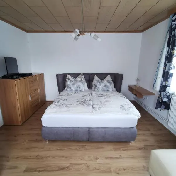 Ferienwohnung Solebad โรงแรมในกมึนด์