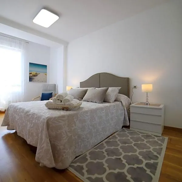 Playa Arbeyal & Garaje -VUT-2093-AS, khách sạn ở Gijón