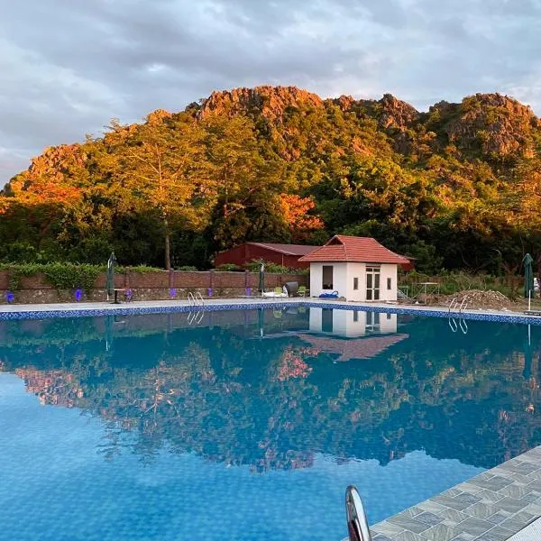 Vạn Xuân Royal Hotel, hotel in Văn Ha