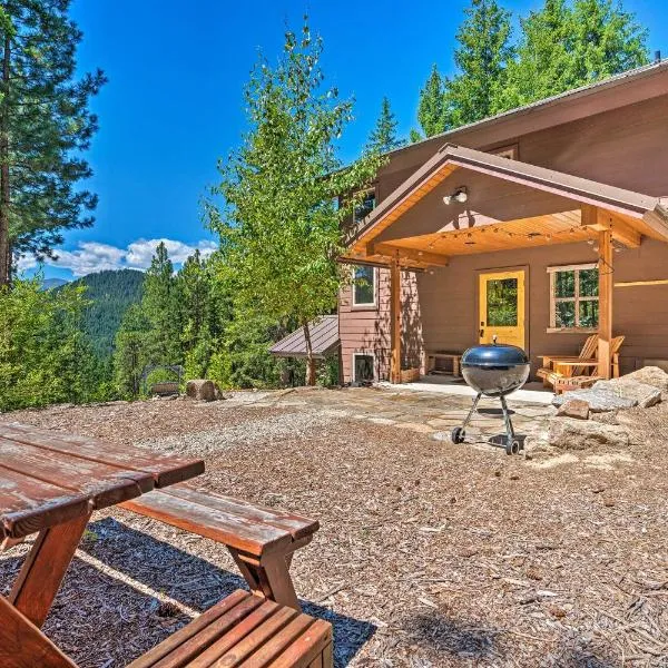 Private Leavenworth Cabin with Mtn Views and Fire Pit, hotel v destinaci Leavenworth