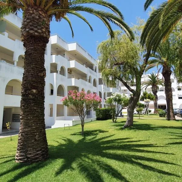 Casa Angela, 180m from the beach, hotell i Porches