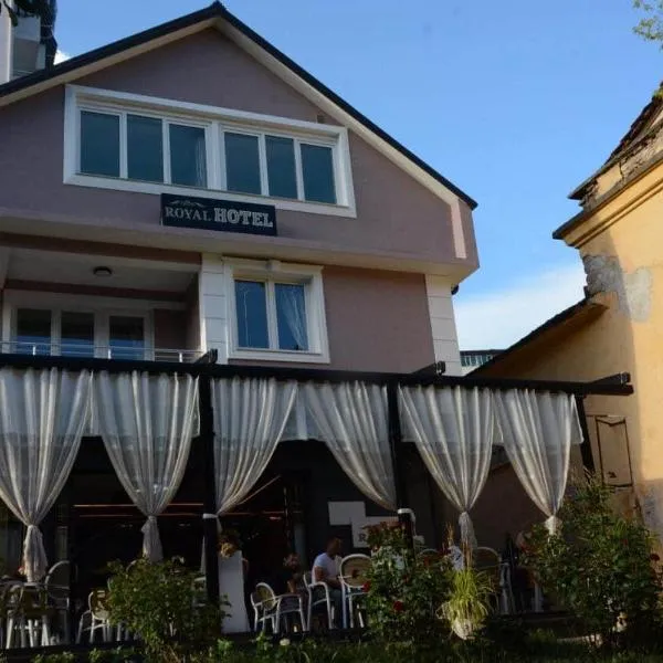 Royal Hotel Peshkopi Albania、Peshkopiのホテル