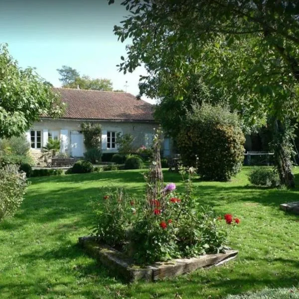 Chambre d'hôtes à Mignaloux-Beauvoir- le Thil, hotell sihtkohas Savigny-Lévescault