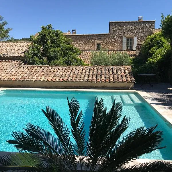 Le mas jasmins, hotel v destinaci Ménerbes