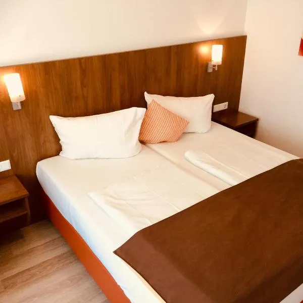 Hotel Triton, hotel v Kolíne