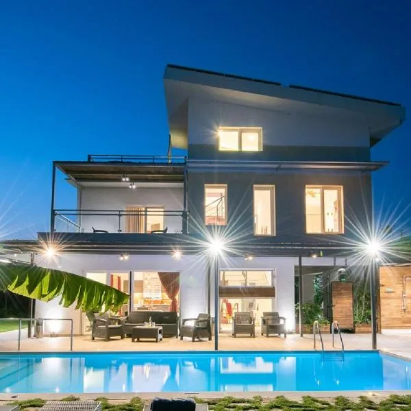 Enervillas VIP Villas with pool bbq, hotel in Kato Achaia