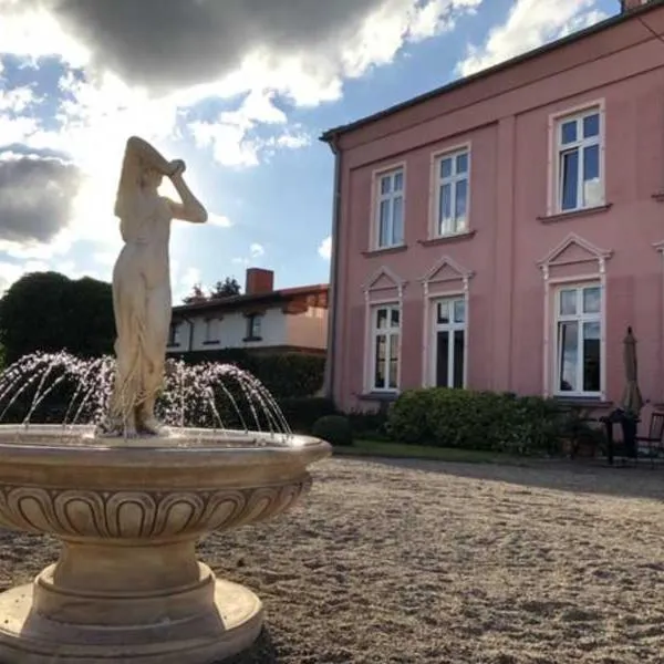 Schlosshotel Gross Koethel, отель в городе Hohen Demzin