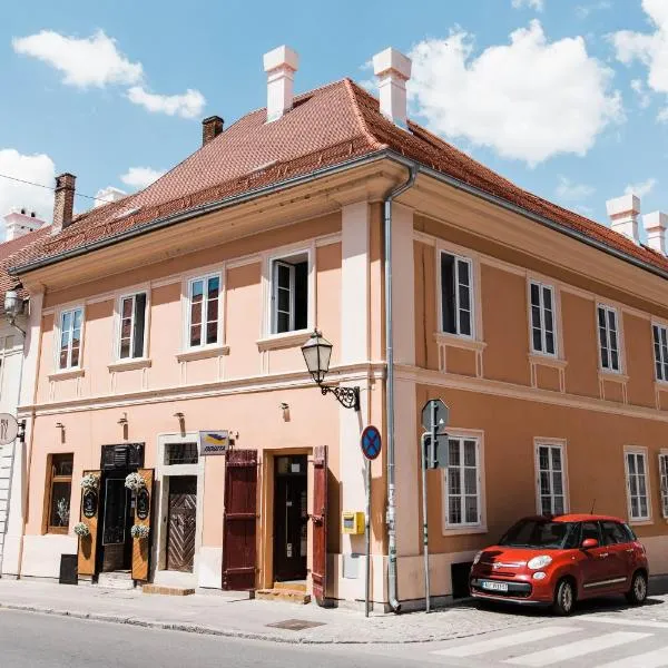Square 19-Boutique rooms, hotel in Novi Sad