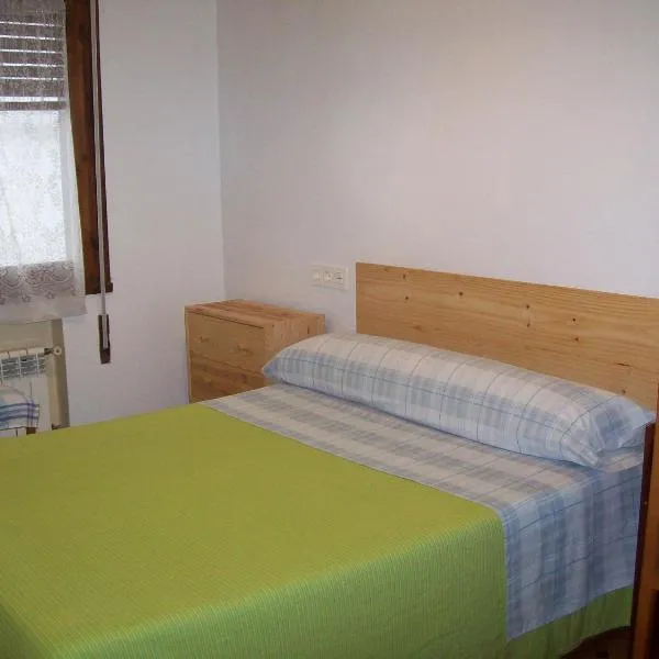 Pensión Los Pinos Gijón, hotel in Gijón