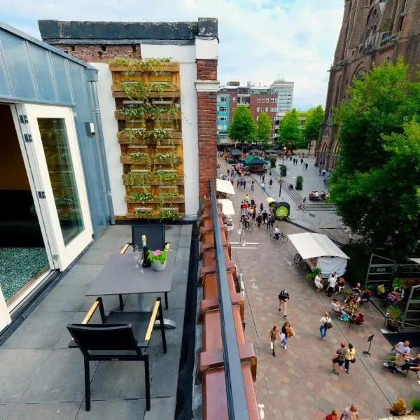 Sunny 45m2 Penthouse with Balcony and Terrace - R65C, hotel en Eindhoven