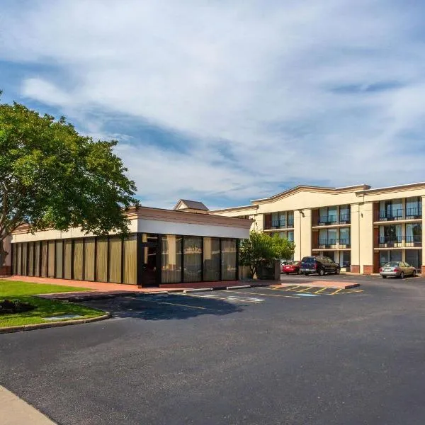 Days Inn by Wyndham Hampton Near Coliseum Convention Center, hotel di Carrollton