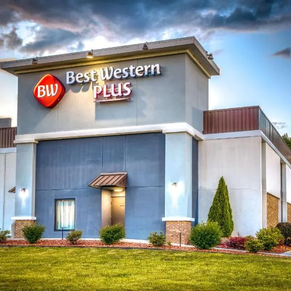 Best Western Plus Yadkin Valley Inn & Suites, hotel en Arlington