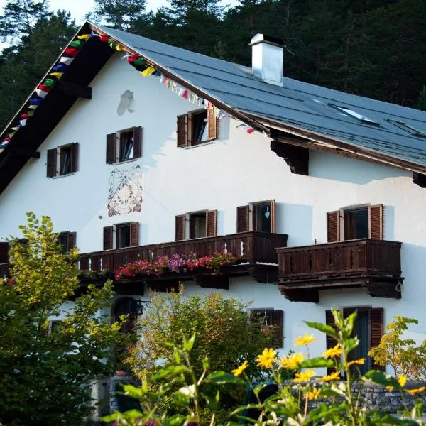 Yoga Resort AlpenRetreat, hotel in Nassereith