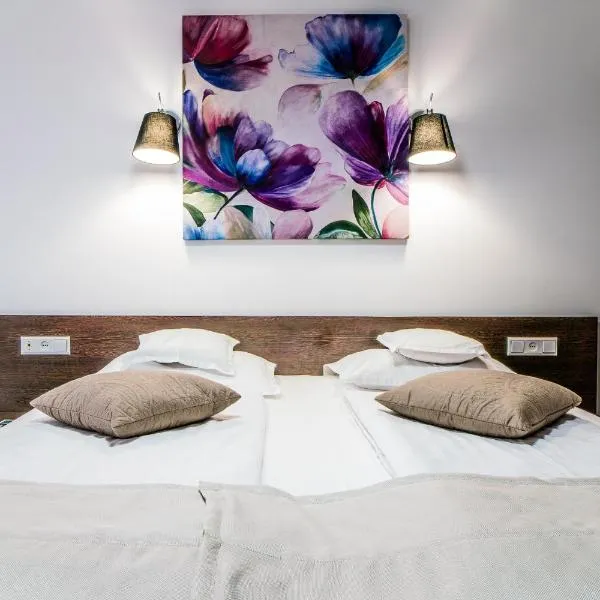 Hotel Eden, hotel di Câmpulung Moldovenesc