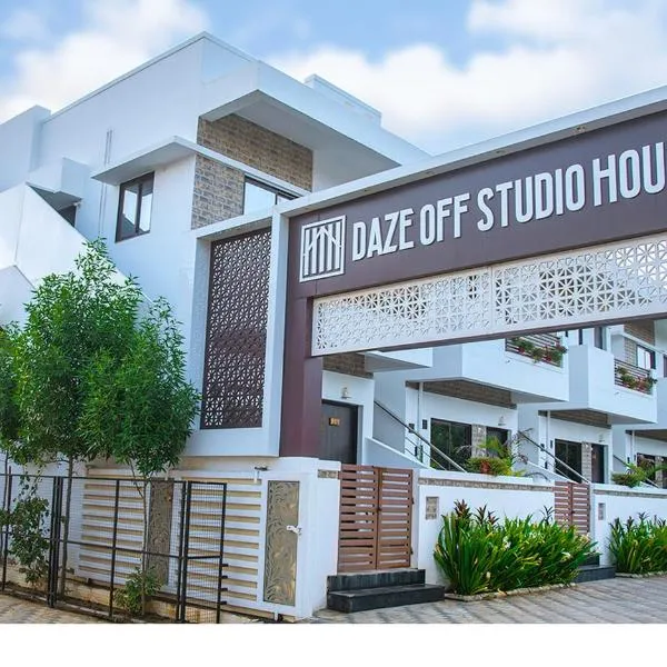 Daze Off Studio house, hotel v destinaci Bhuj