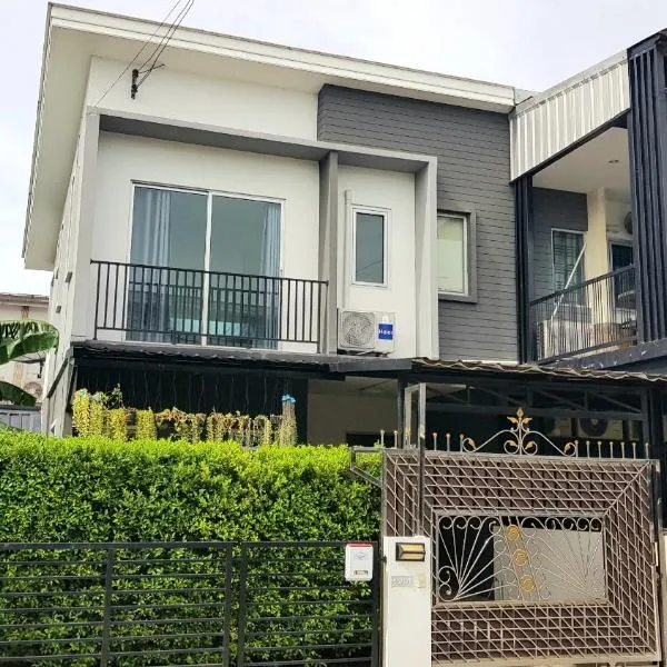 NIDO Guest House、Ban Bang Phangのホテル