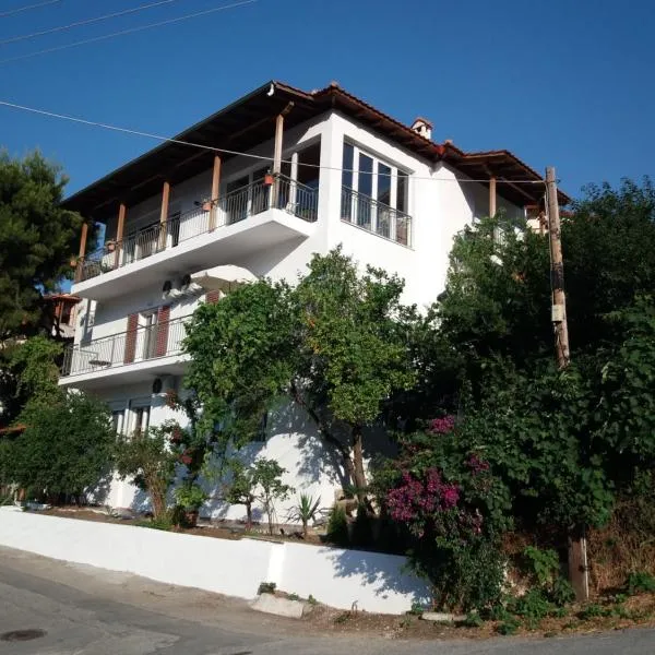 Koukounari Studios, hotel in Neos Marmaras