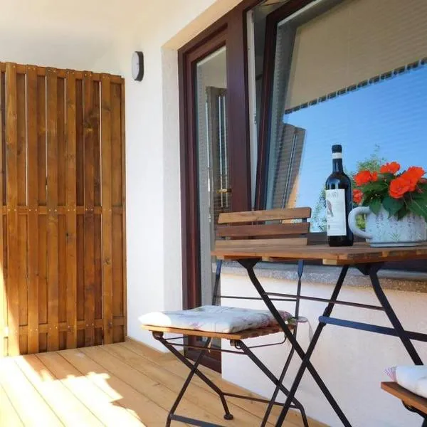 Zemva Stays - JT Apartma, free bikes, big garden with terrace, готель у Бледі