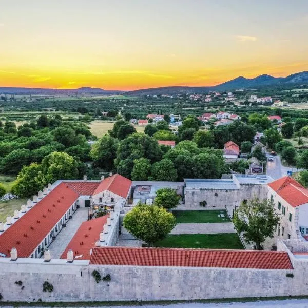 Heritage Hotel Maskovica Han, hotel em Pakoštane