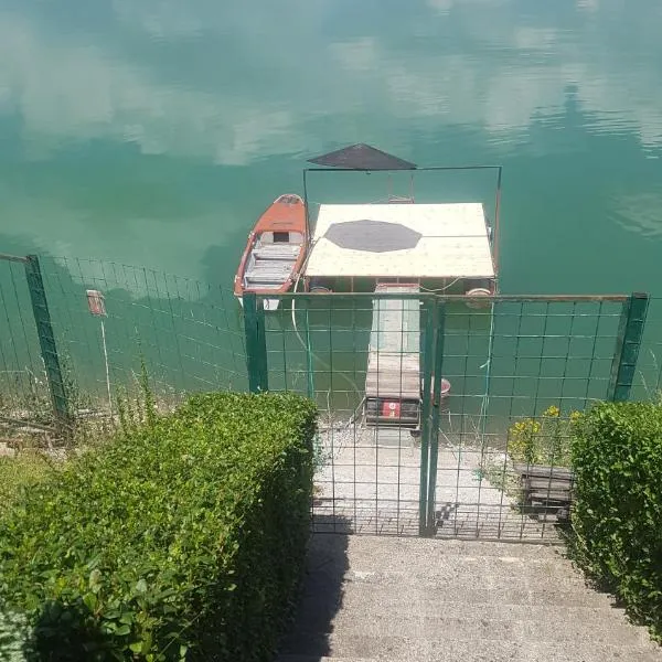 Lake House, hotell sihtkohas Novi Pazar