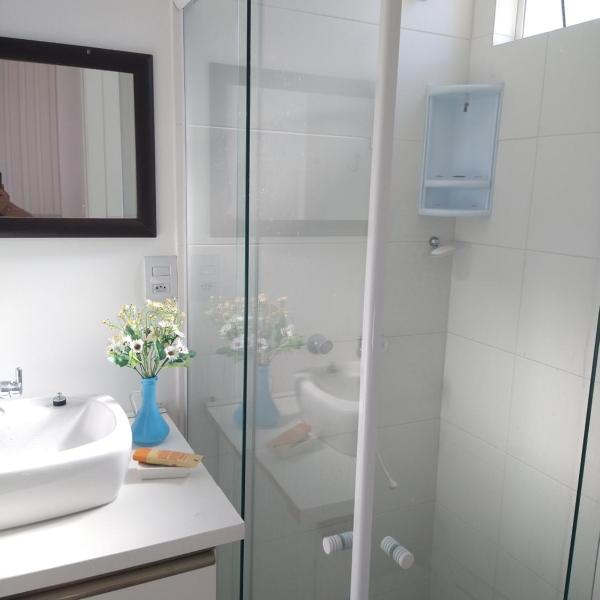 Suíte 1 com cama de casal,em apartamento compartilhado ar condicionado, tv, e Wi-fi -frigobar - Foto 3