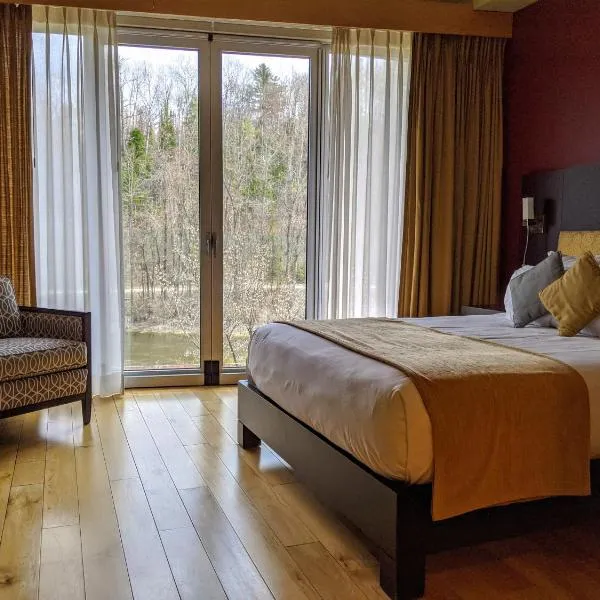 Moulin Wakefield Mill Hotel & Spa โรงแรมในVal des Monts