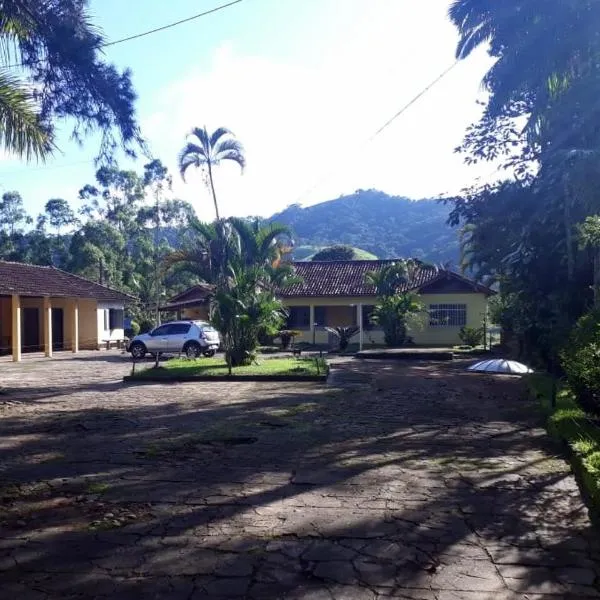 Casa/sítio na serra em Bom Jardim - RJ, hotell i Macuco