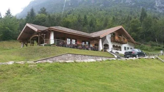 Bar Ristorante Affittacamere Passo Durone, hotel v destinaci Cultura