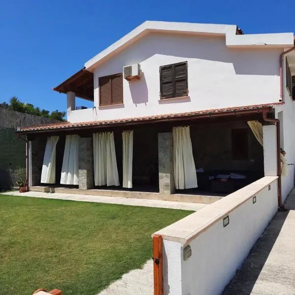 Villa Elisa Capo Spartivento chia, hotel v destinácii Domus de Maria