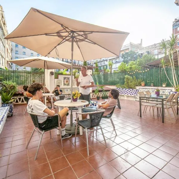 Fabrizzios Terrace Hostel, hotel v destinaci Barcelona