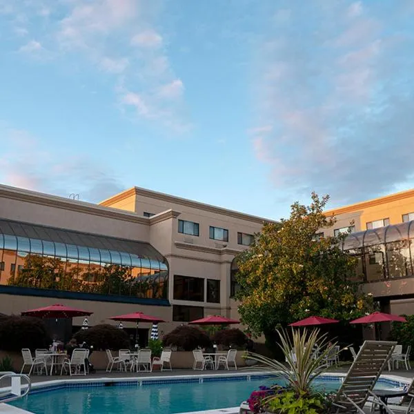 Monarch Hotel & Conference Center, hotel v destinaci Clackamas