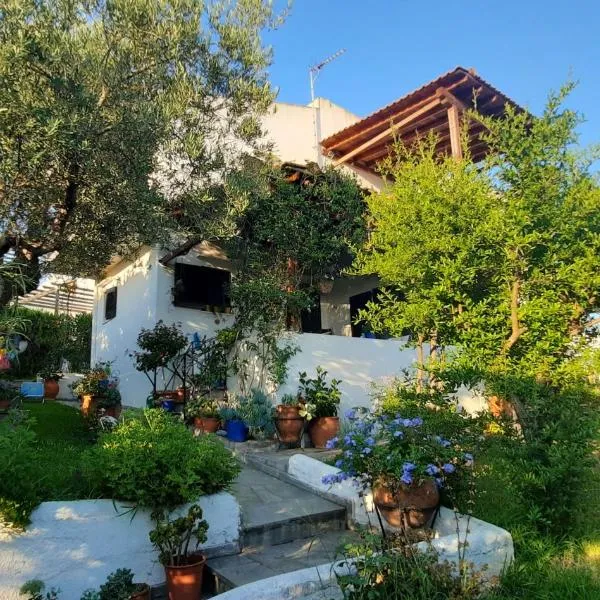 Sonia's House with Garden, hotel di Yerakiní