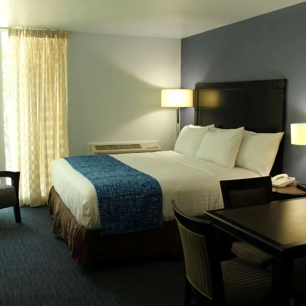 Travelodge by Wyndham Water's Edge Hotel - Racine, hotel in Racine