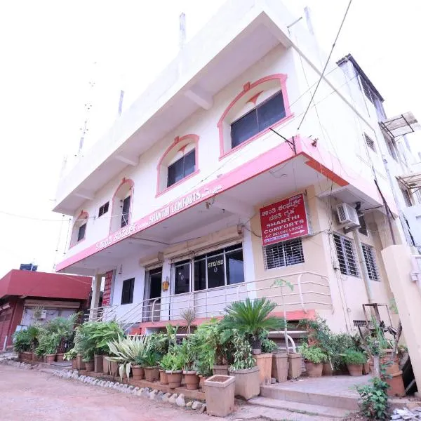 Shanthi Comforts, hotel in Dāvangere