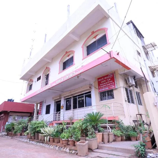 Shanthi Comforts, hotel di Dāvangere