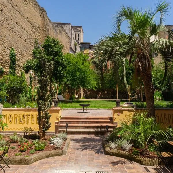 HOPESTEL Secret Garden Napoli, hotel v Neapoli